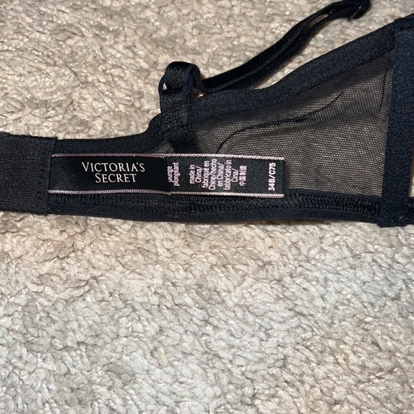 ISO!!!!!!!!!! Victoria’s Secret bombshell plunge size 34B bra with lace accents - Picture 4 of 6